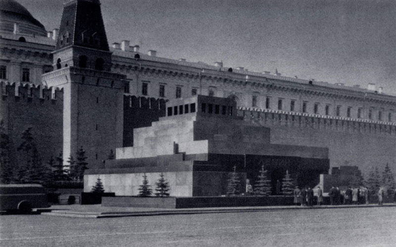 А.В.Щусев. Мавзолей В.И.Ленина на Красной площади в Москве. 1930 г